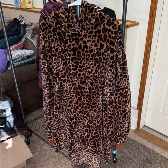 The Comfy Leopard Print Oversized bathrobe Hoodie - Picture 1 of 5